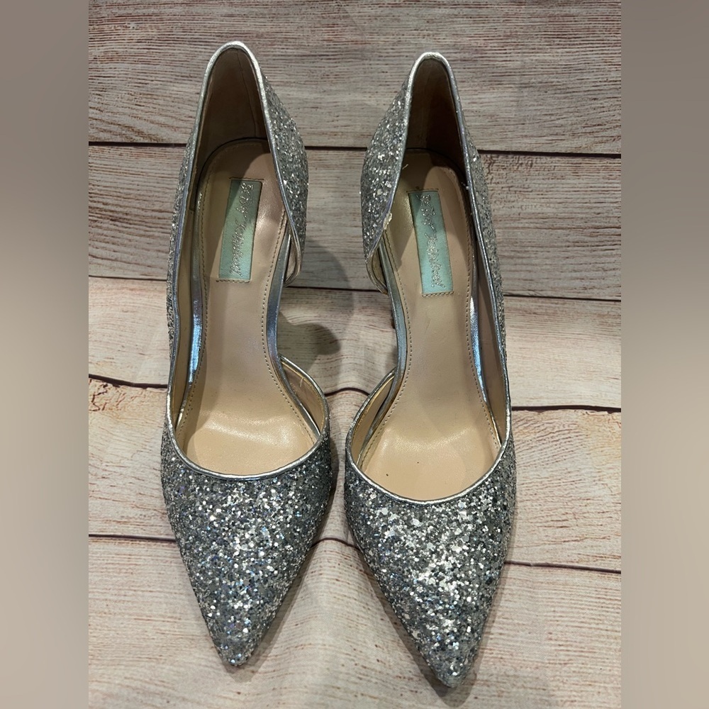 Betsey Johnson silver glitter Sally 4” stiletto heels Size 7.5